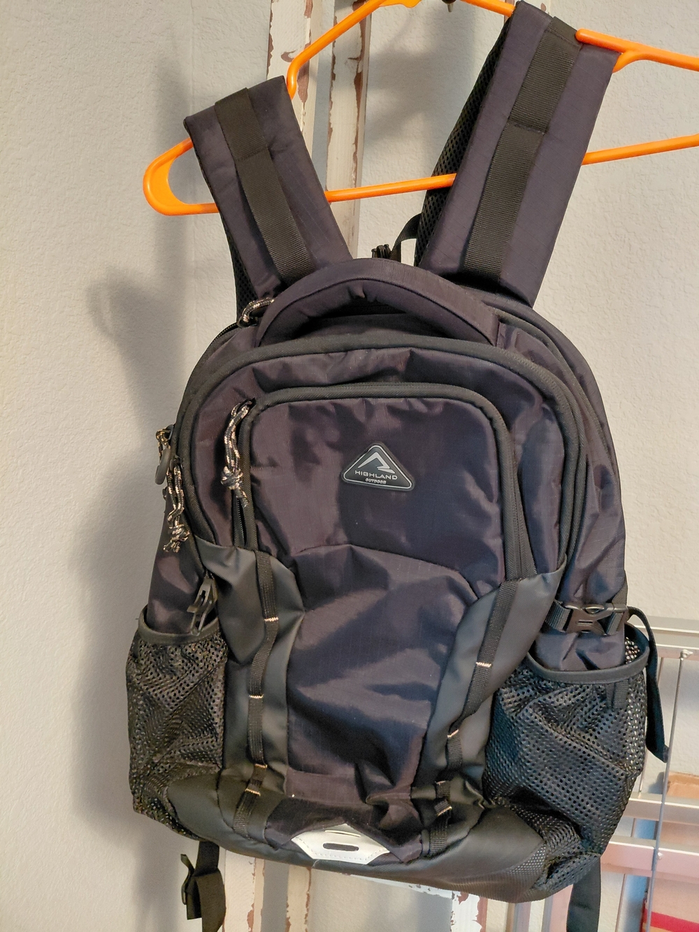 Highland Explorer Black Backpack with Mesh Side Pockets